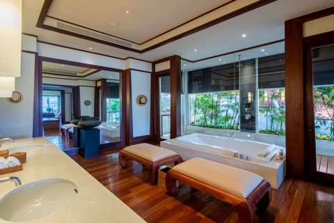 Chalet de 4 dormitorios en Kamala, Tailandia № 134046 - foto 30