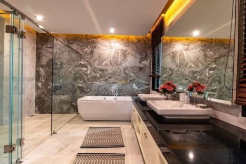 Chalet de 4 dormitorios en Hang Dong, Tailandia № 134047 - foto 13