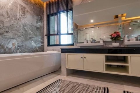 Chalet de 4 dormitorios en Hang Dong, Tailandia № 134047 - foto 18
