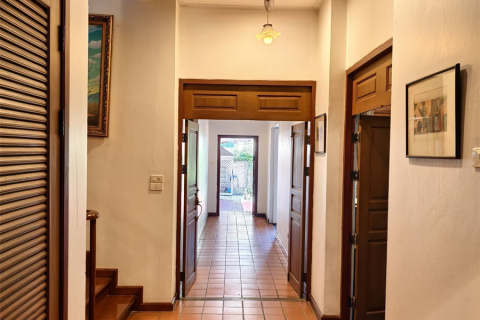 Casa de 3 dormitorios en Bangkok, Tailandia № 189227 - foto 6