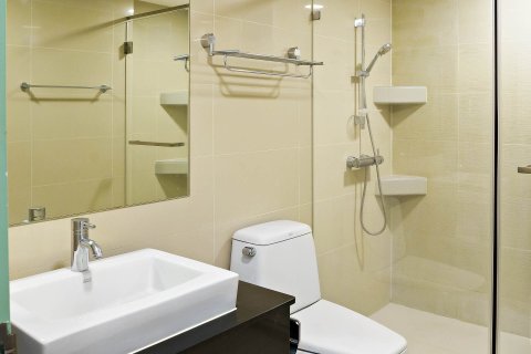 Condo in Huai Khwang, Bangkok, Thailand, 2 bedrooms № 161901 - photo 12