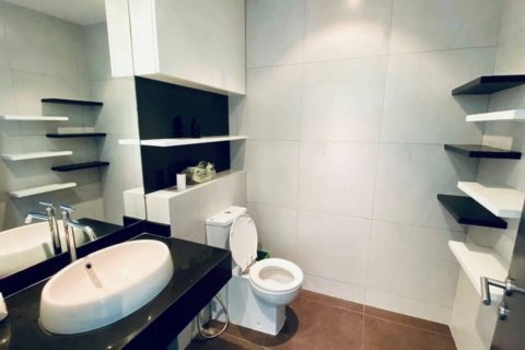 Ático de 4 dormitorios en Bangkok, Tailandia № 181066 - foto 16