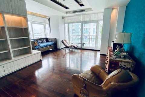 Ático de 4 dormitorios en Bangkok, Tailandia № 181066 - foto 2