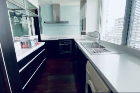 Ático de 4 dormitorios en Bangkok, Tailandia № 181066 - foto 15