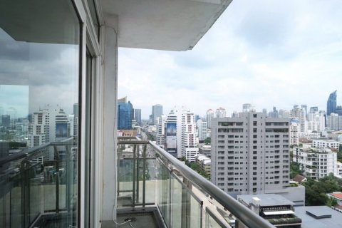 Ático de 4 dormitorios en Bangkok, Tailandia № 181066 - foto 27