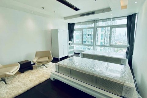 Ático de 4 dormitorios en Bangkok, Tailandia № 181066 - foto 14