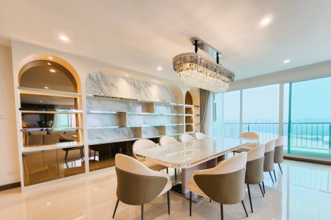 Ático de 4 dormitorios en Bangkok, Tailandia № 181072 - foto 3