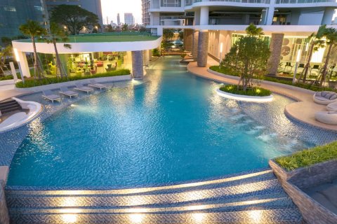 Ático de 4 dormitorios en Bangkok, Tailandia № 181072 - foto 19