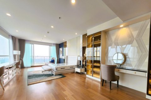 Ático de 4 dormitorios en Bangkok, Tailandia № 181072 - foto 8