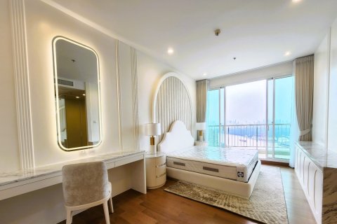 Ático de 4 dormitorios en Bangkok, Tailandia № 181072 - foto 9