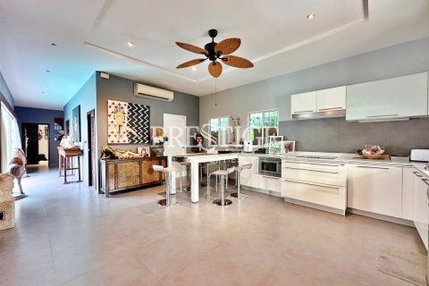 House in Pattaya, Thailand 3 bedrooms № 198340 - photo 5