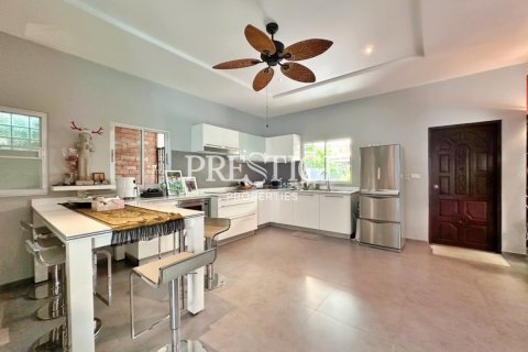 House in Pattaya, Thailand 3 bedrooms № 198340 - photo 4