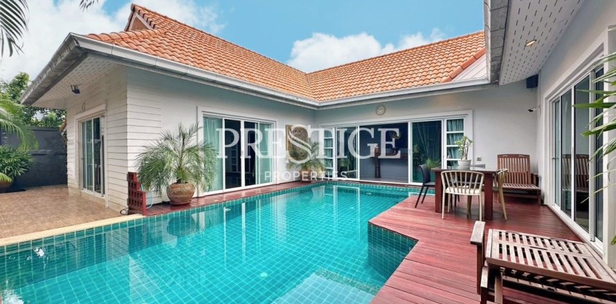 House in Pattaya, Thailand 3 bedrooms № 198340