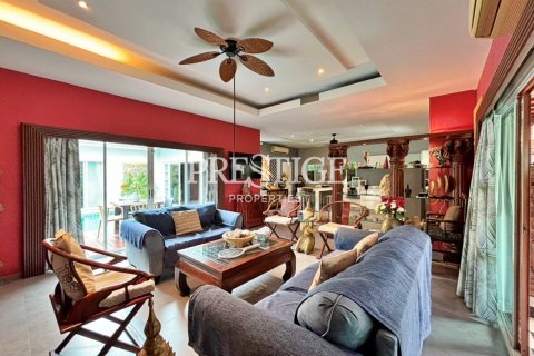 House in Pattaya, Thailand 3 bedrooms № 198340 - photo 3