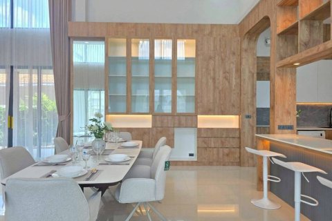 Chalet de 5 dormitorios en Pattaya, Tailandia № 172820 - foto 8