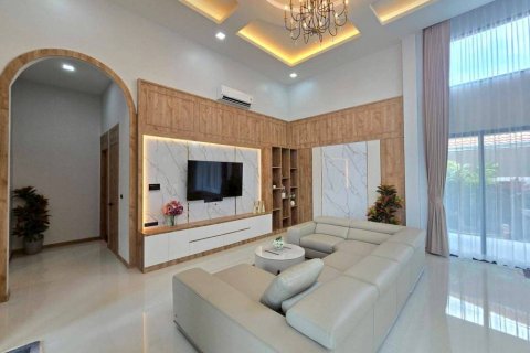 Chalet de 5 dormitorios en Pattaya, Tailandia № 172820 - foto 4