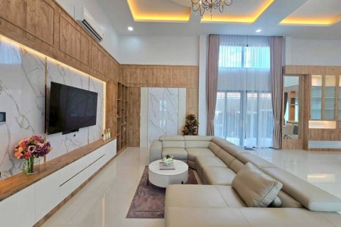 Chalet de 5 dormitorios en Pattaya, Tailandia № 172820 - foto 3