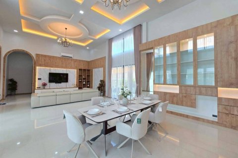 Chalet de 5 dormitorios en Pattaya, Tailandia № 172820 - foto 6