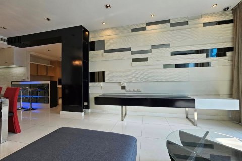 Condominio de 2 dormitorios en Pathum Wan, Bangkok, Tailandia № 133865 - foto 11