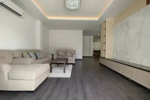 House in Bangkok, Thailand 4 bedrooms № 195763 - photo 10