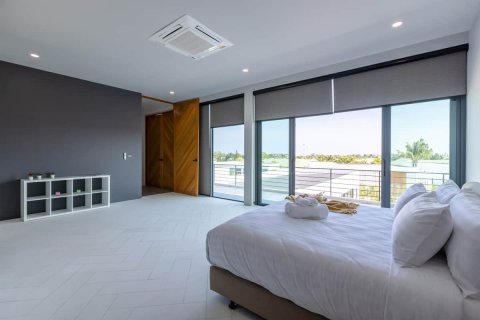 Chalet de 5 dormitorios en Hua Hin, Tailandia № 166814 - foto 19