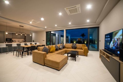 Chalet de 5 dormitorios en Hua Hin, Tailandia № 166814 - foto 15
