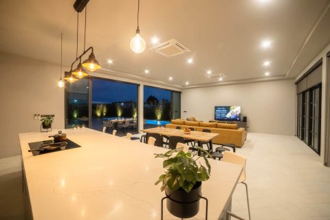Chalet de 5 dormitorios en Hua Hin, Tailandia № 166814 - foto 14