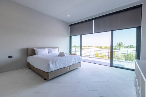 Chalet de 5 dormitorios en Hua Hin, Tailandia № 166814 - foto 27