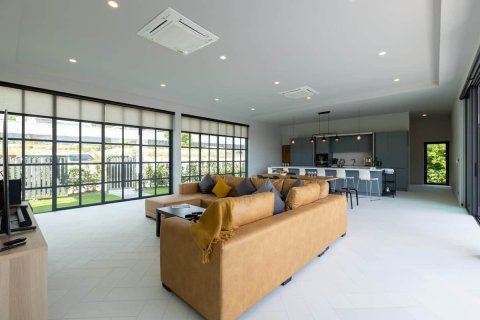 Chalet de 5 dormitorios en Hua Hin, Tailandia № 166814 - foto 23