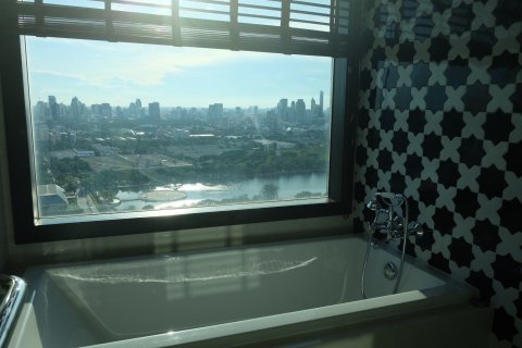 Condo in Bangkok, Thailand, 4 bedrooms № 143893 - photo 12