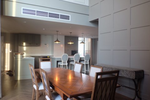 Condo in Bangkok, Thailand, 4 bedrooms № 143893 - photo 4