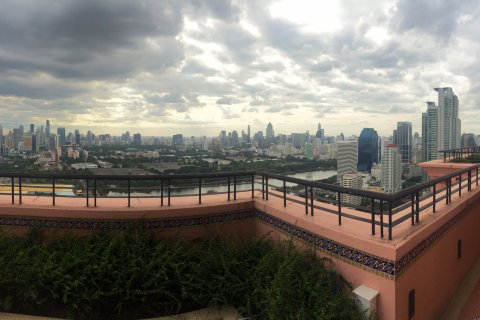 Condo in Bangkok, Thailand, 4 bedrooms № 143893 - photo 13