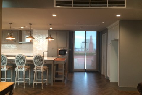 Condo in Bangkok, Thailand, 4 bedrooms № 143893 - photo 2