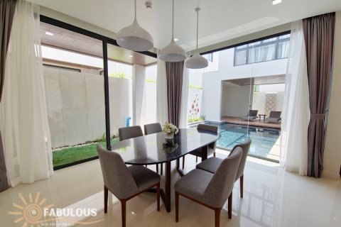 Chalet de 4 dormitorios en Surin Beach, Tailandia № 179534 - foto 7
