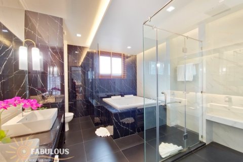 Chalet de 4 dormitorios en Surin Beach, Tailandia № 179534 - foto 11