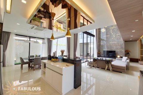 Chalet de 4 dormitorios en Surin Beach, Tailandia № 179534 - foto 2