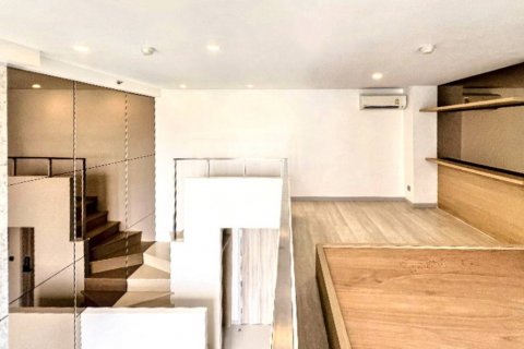 Dúplex de 1 dormitorio en Bangkok, Tailandia № 119227 - foto 4