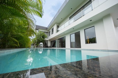House in Chon Buri, Thailand 4 bedrooms № 162870