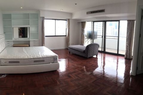 Condominio de 3 dormitorios en Bangkok, Tailandia № 66769 - foto 3