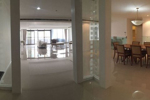 Condominio de 3 dormitorios en Bangkok, Tailandia № 66769 - foto 2