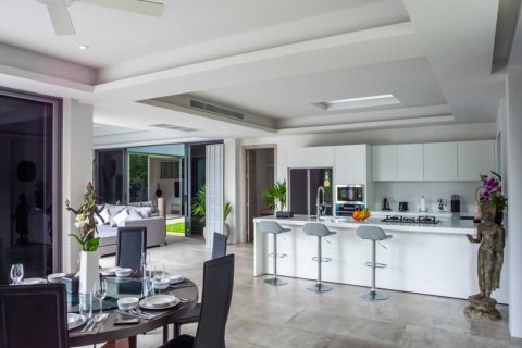 Chalet de 4 dormitorios en Phuket, Tailandia № 134018 - foto 11