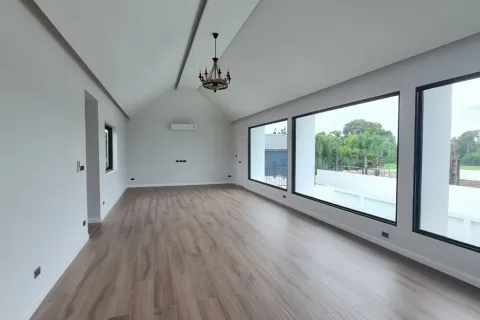 Chalet de 4 dormitorios en Pattaya, Tailandia № 155684 - foto 15