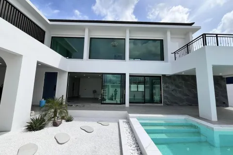 Chalet de 4 dormitorios en Pattaya, Tailandia № 155684 - foto 7