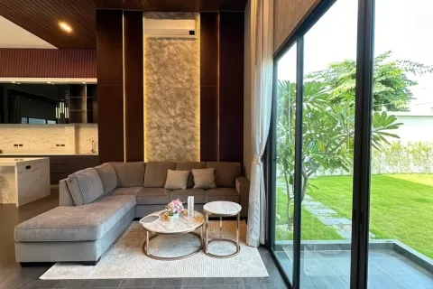 Chalet de 4 dormitorios en Pattaya, Tailandia № 155681 - foto 9