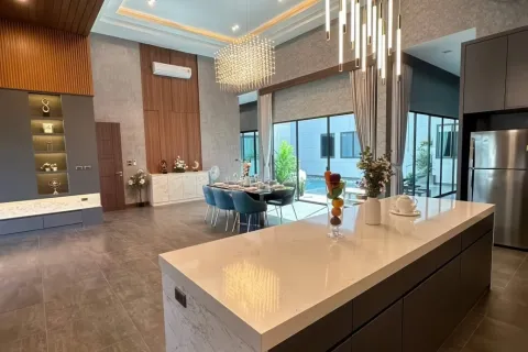 Chalet de 4 dormitorios en Pattaya, Tailandia № 155681 - foto 6