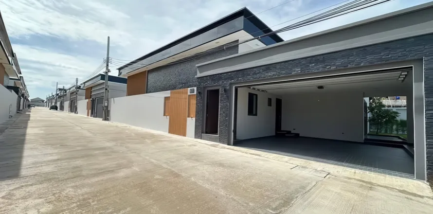 Chalet de 4 dormitorios en Pattaya, Tailandia № 155681