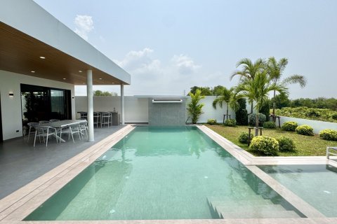 Casa de 3 dormitorios en Pattaya, Tailandia № 155685 - foto 11