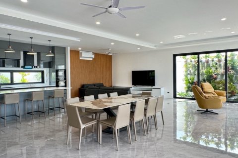 Casa de 3 dormitorios en Pattaya, Tailandia № 155685 - foto 5