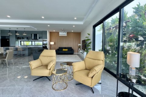 Casa de 3 dormitorios en Pattaya, Tailandia № 155685 - foto 17