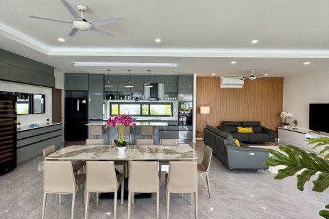 Casa de 3 dormitorios en Pattaya, Tailandia № 155685 - foto 18